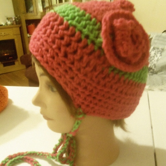 ☃️Handmade pink and green Hat With Floral Design☃️ - Picture 3 of 7